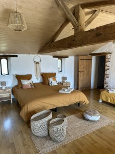 Chambre familiale de grande capacité au Logis de l'Orfosse, proche du Marais Poitevin.